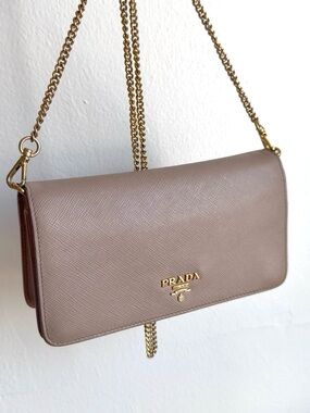Prada ‘cammeo’ nude saffiano wallet on chain purse.